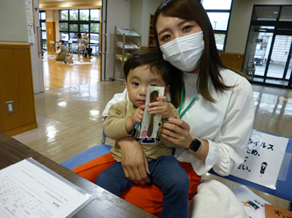 大子材の漆スプーン配布