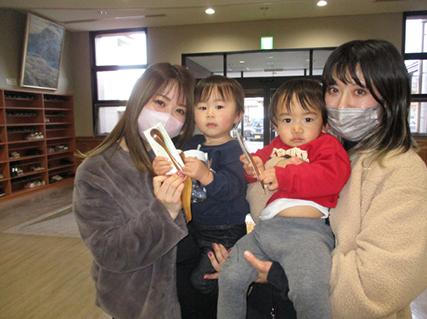 大子材の漆スプーン配布